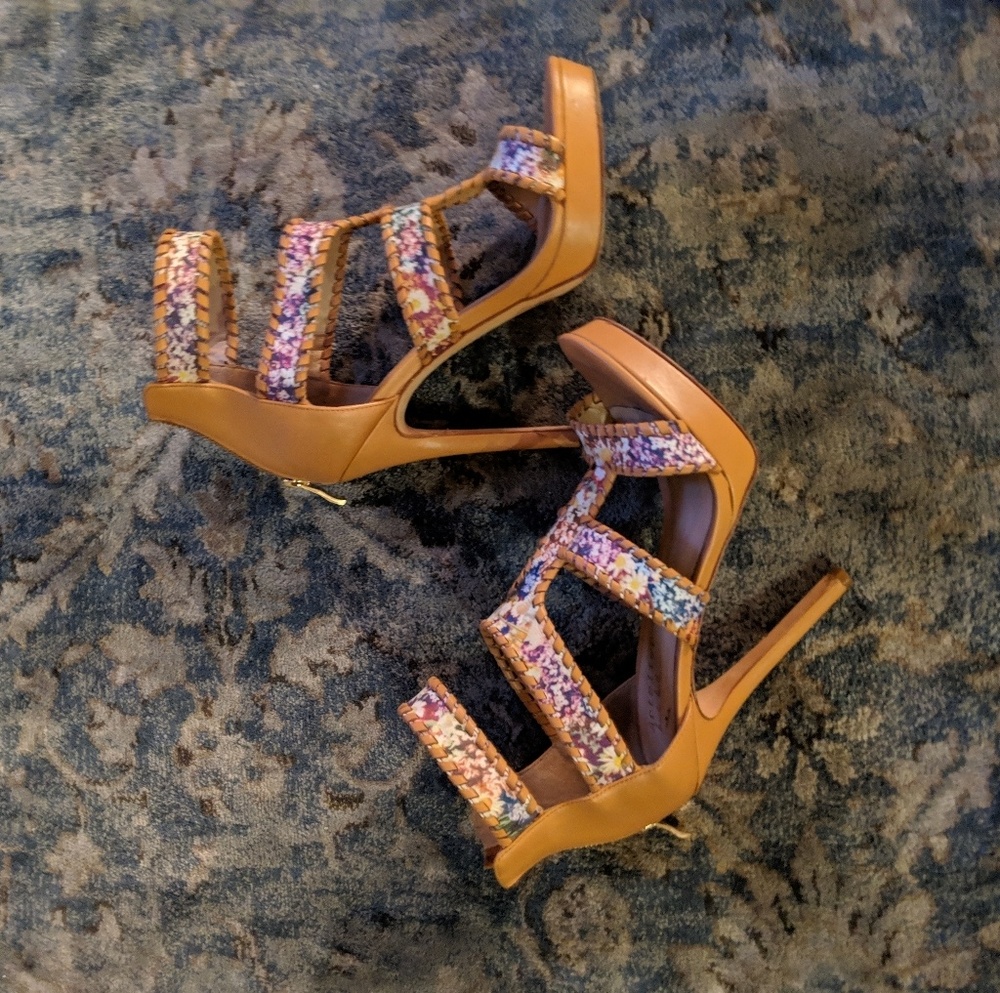 😜 Host Pick 😜 Artelier Nicole Miller Heels